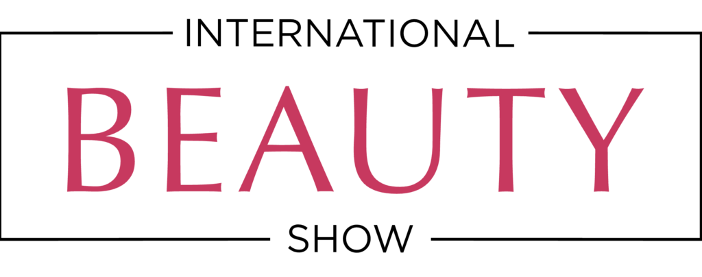 Logo de l'IBS New York avec des lettres roses sur un fond blanc.