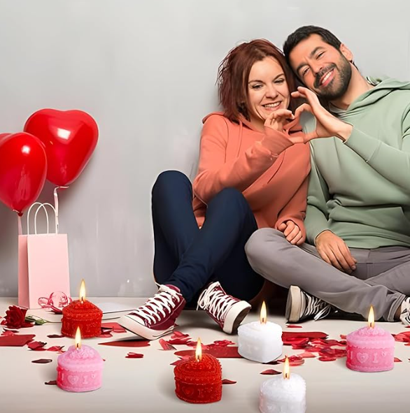 Bougies parfumées pour la Saint-Valentin – Un cadeau d'amour – Surprenez votre bien-aimé(e) avec cet élégant ensemble de bougies parfumées en forme de cœur. Leur douce lueur et leurs senteurs romantiques en font un cadeau idéal pour une soirée chaleureuse et mémorable.