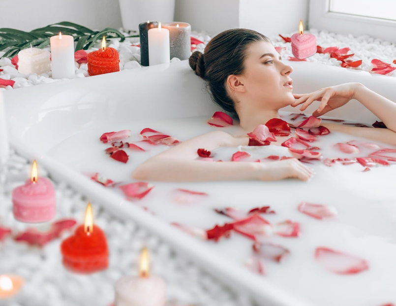 Scented Candles for Special Moments – Enhance your celebrations with these exquisite heart-shaped candles. Their unique design and soothing scents create an enchanting atmosphere for Valentine’s Day, anniversaries, or romantic dinners.