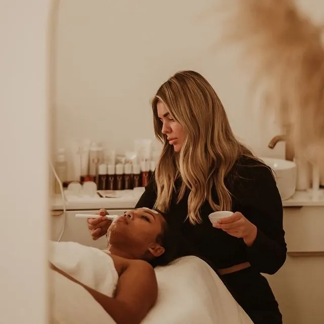 beauty specialist